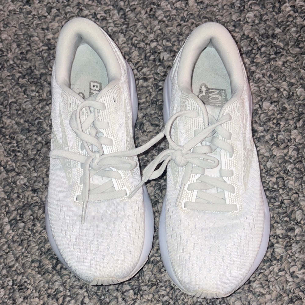 Brooks White Athletic Sneakers Women Size 6
